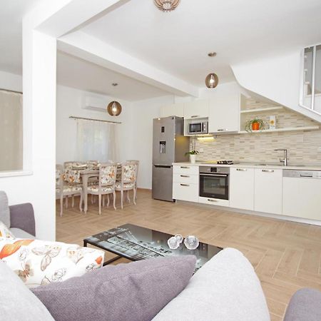 Awesome Home In Drvenik With Wifi Esterno foto