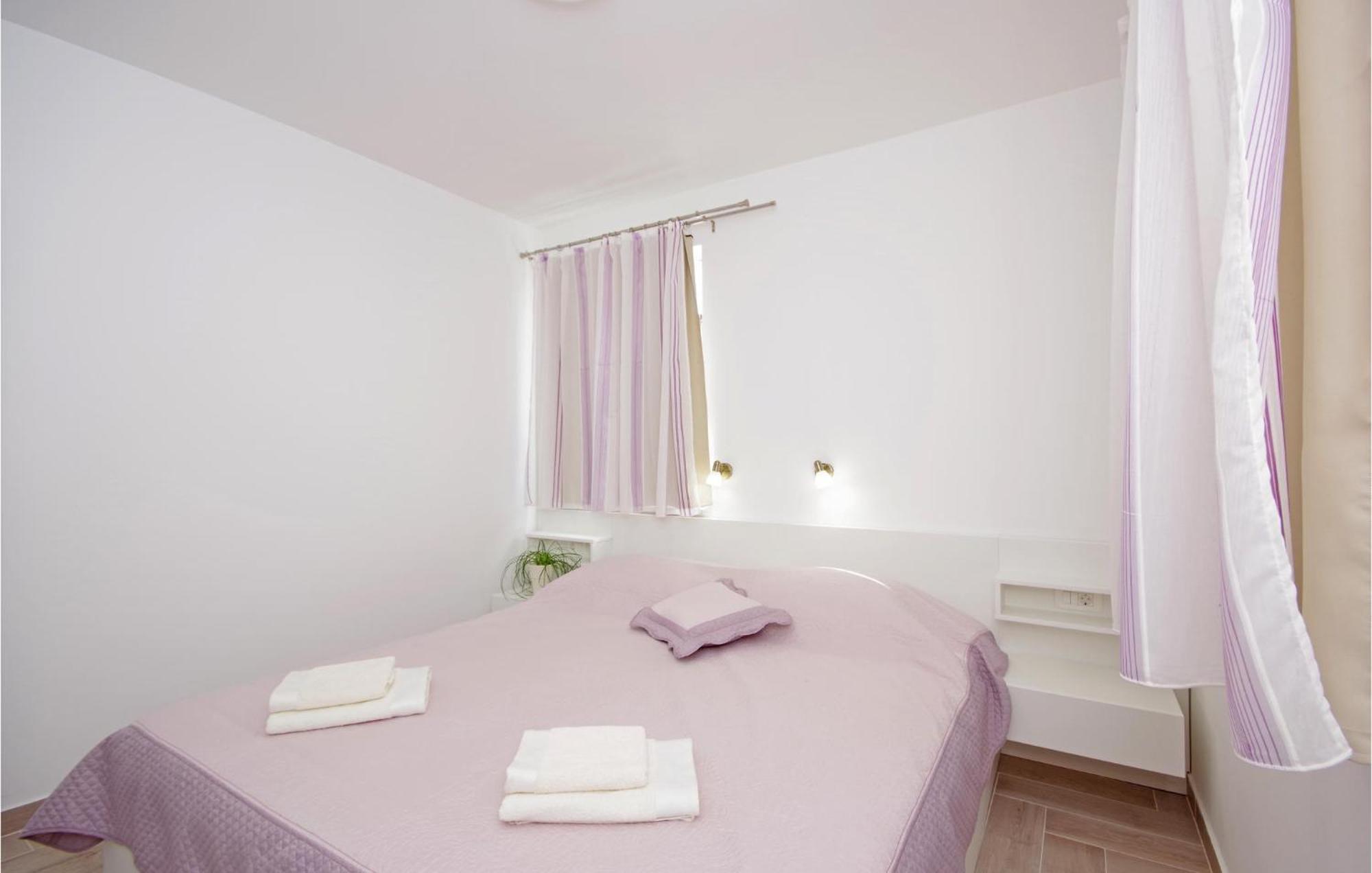 Awesome Home In Drvenik With Wifi Esterno foto