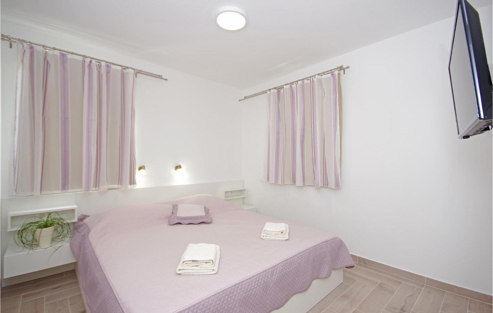 Awesome Home In Drvenik With Wifi Esterno foto